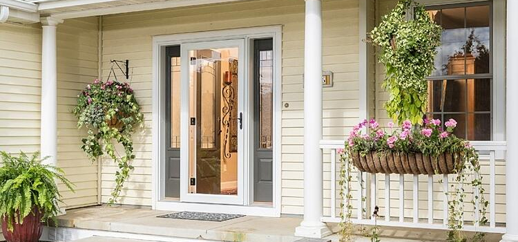 screen door installation in Casa de Oro-Mount Helix